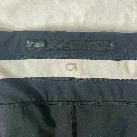 GapFit Women’s Sculpt Compression Leggings Size XS Black Beige White - Picture 3 of 6